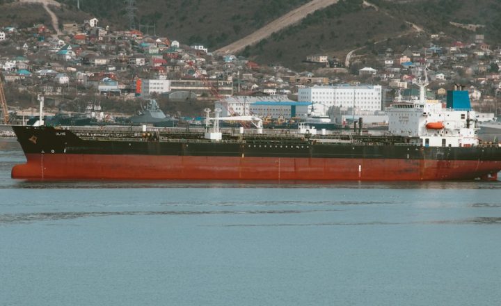 نفتکش بزرگ حامل نفت خام